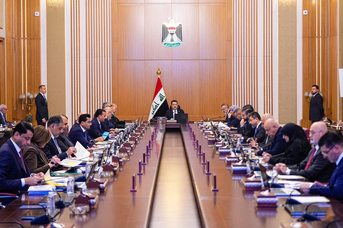 {"id":285423,"title":"\u0631\u0628\u0639 \u0642\u0631\u0646 \u0645\u0646 \u0627\u0644\u0639\u0628\u062b.. \u0627\u0644\u062d\u0643\u0648\u0645\u0627\u062a \u0627\u0644\u0639\u0631\u0627\u0642\u064a\u0629 \u0648\u0625\u0639\u0627\u062f\u0629 \u0625\u0646\u062a\u0627\u062c \u0627\u0644\u0641\u0634\u0644","category_id":111,"image":"\/filestorage\/1771714930699a39728dc8d.jpg","counter":105,"slug":"jFDZiMnB","category":{"id":111,"src":"articles","name":"\u0645\u0642\u0627\u0644\u0627\u062a"}}